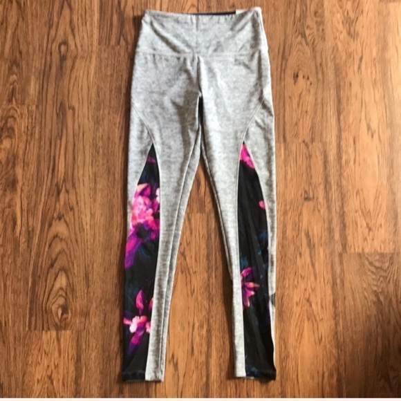VS PINK Ultimate Leggings - Floral Front - Picture 2 of 8